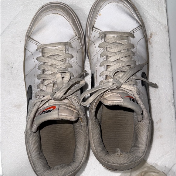 Nike Men's White and Black Casual Sneakers - Picture 4 of 5